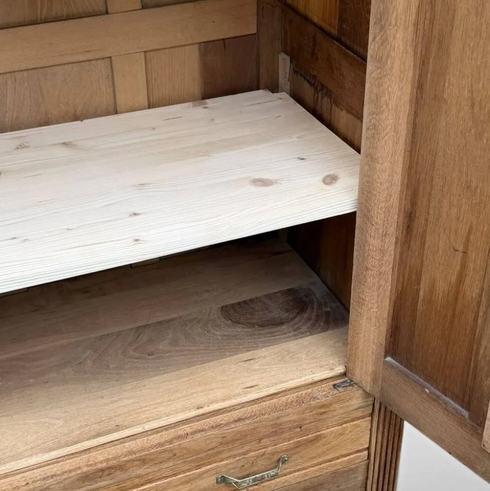 Armoire bonnetière parisienne art déco chêne brut et massif
