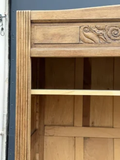 Armoire bonnetière parisienne art déco chêne brut et massif