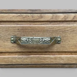 Armoire bonnetière parisienne art déco chêne brut et massif