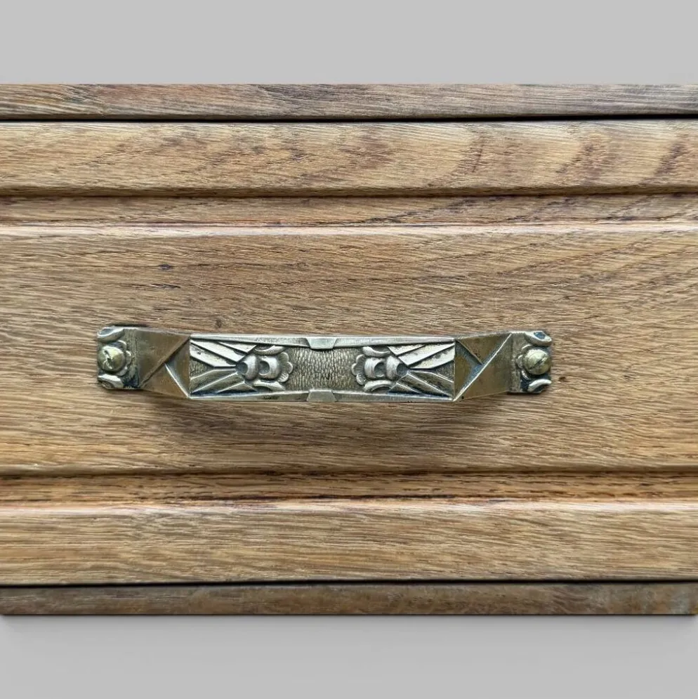Armoire bonnetière parisienne art déco chêne brut et massif