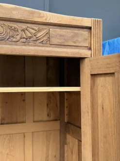 Armoire bonnetière parisienne art déco chêne brut et massif