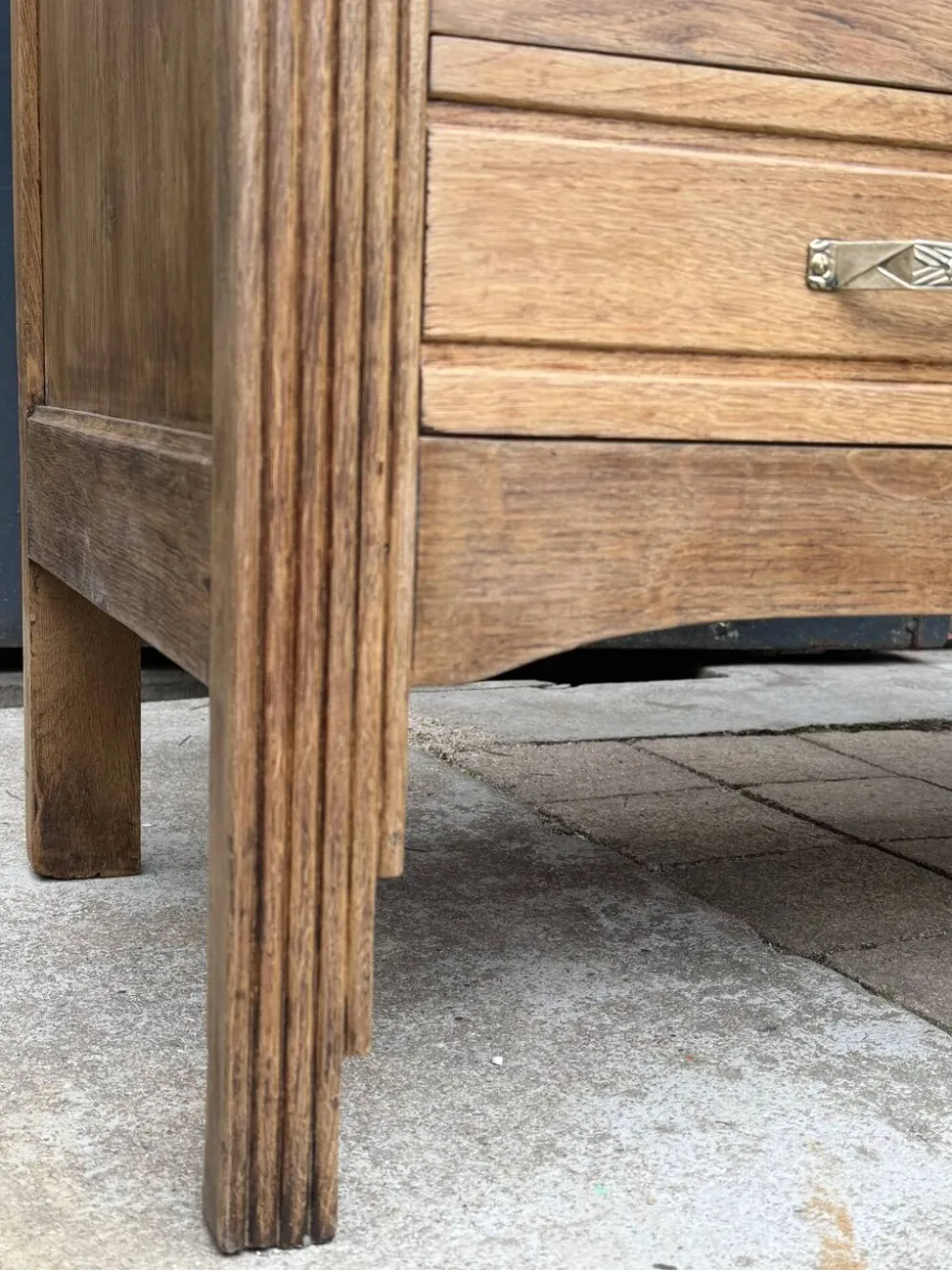 Armoire bonnetière parisienne art déco chêne brut et massif