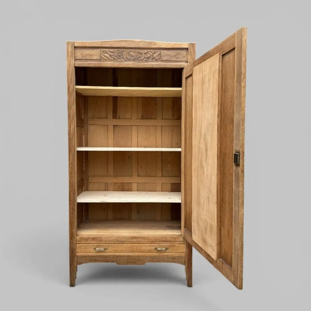 Armoire bonnetière parisienne art déco chêne brut et massif