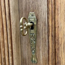 Armoire bonnetière parisienne art déco chêne brut et massif