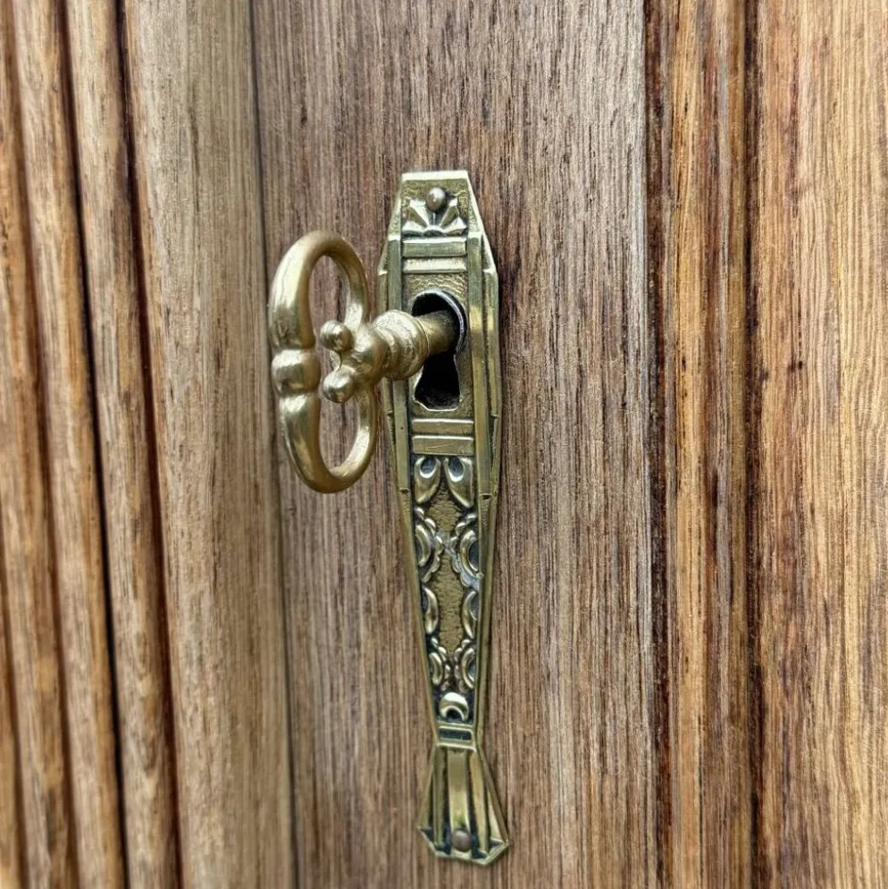 Armoire bonnetière parisienne art déco chêne brut et massif