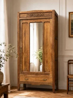 Armoire bonnetière parisienne art déco chêne brut et massif