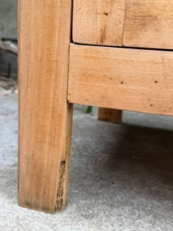 Armoire bonnetière parisienne bois brut 1950