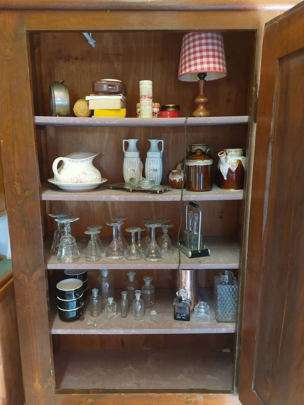 armoire bonnetière, penderie