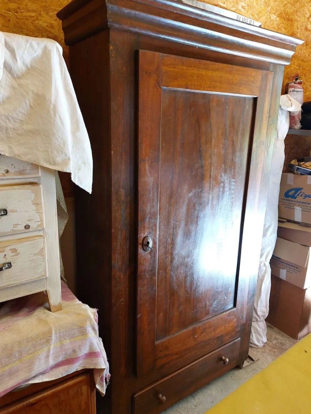 armoire bonnetière, penderie