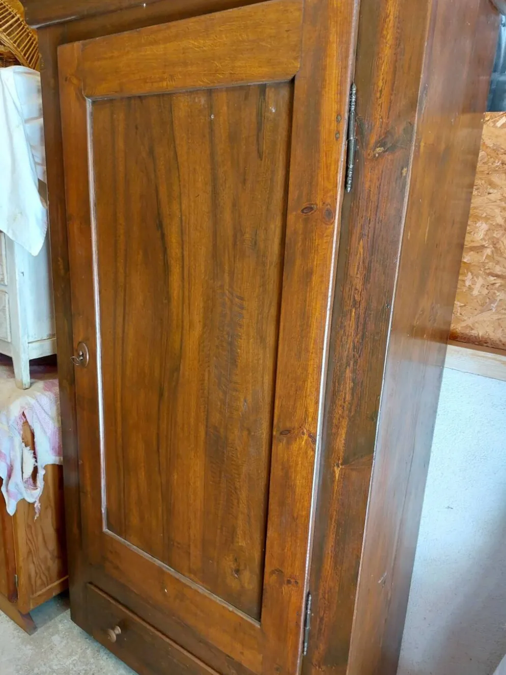 armoire bonnetière, penderie