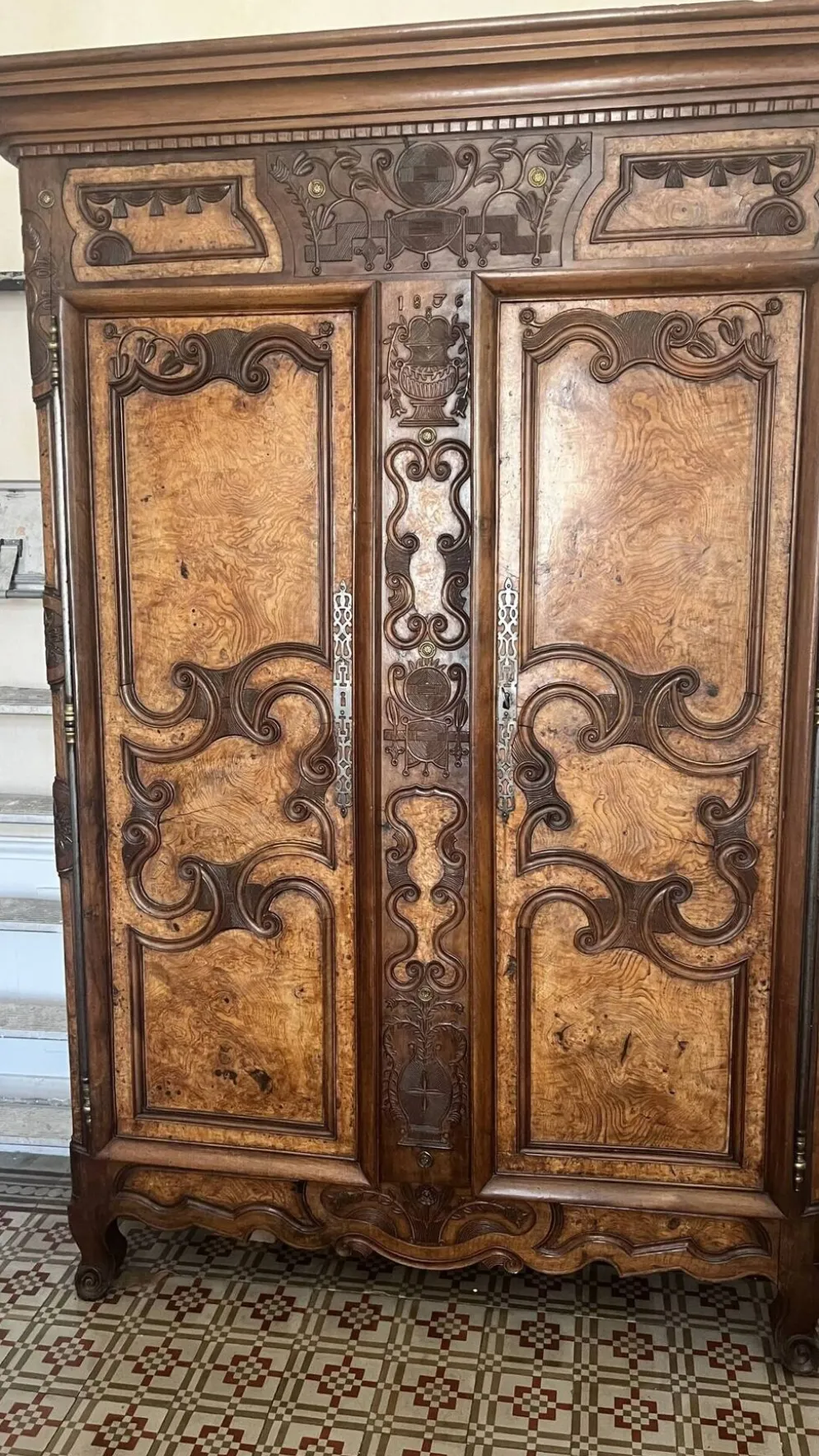 Armoire bressane ancienne-1876-loupe dorme et noyer - pièce de famille rare