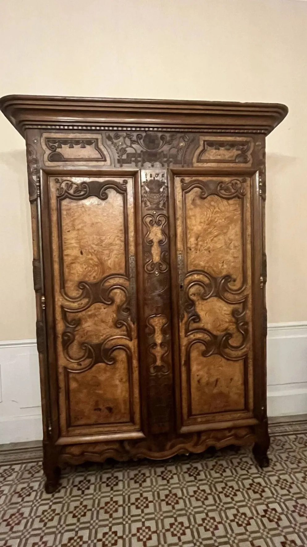 Armoire bressane ancienne-1876-loupe dorme et noyer - pièce de famille rare