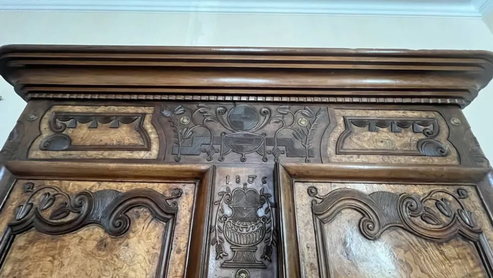 Armoire bressane ancienne-1876-loupe dorme et noyer - pièce de famille rare