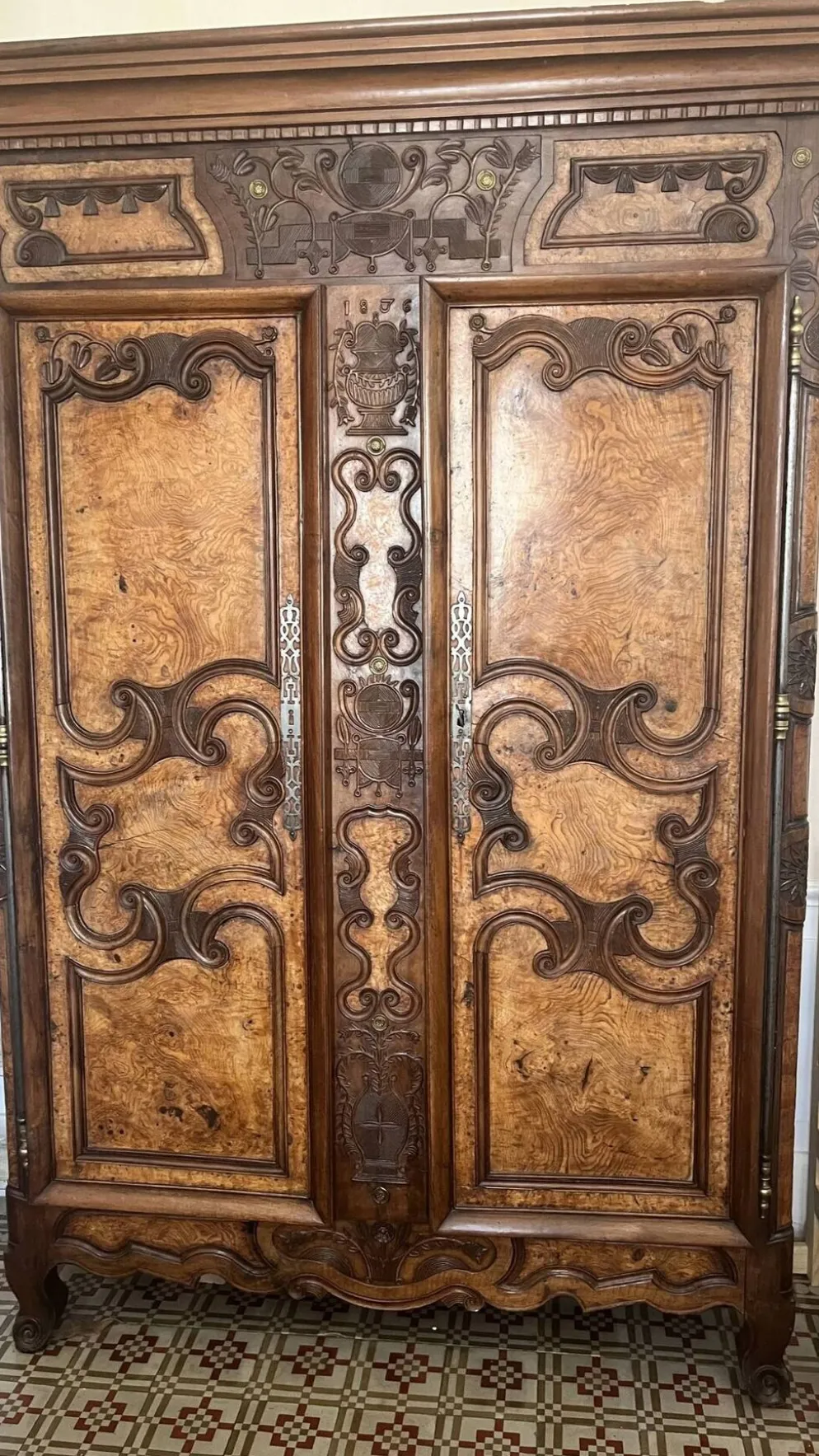 Armoire bressane ancienne-1876-loupe dorme et noyer - pièce de famille rare