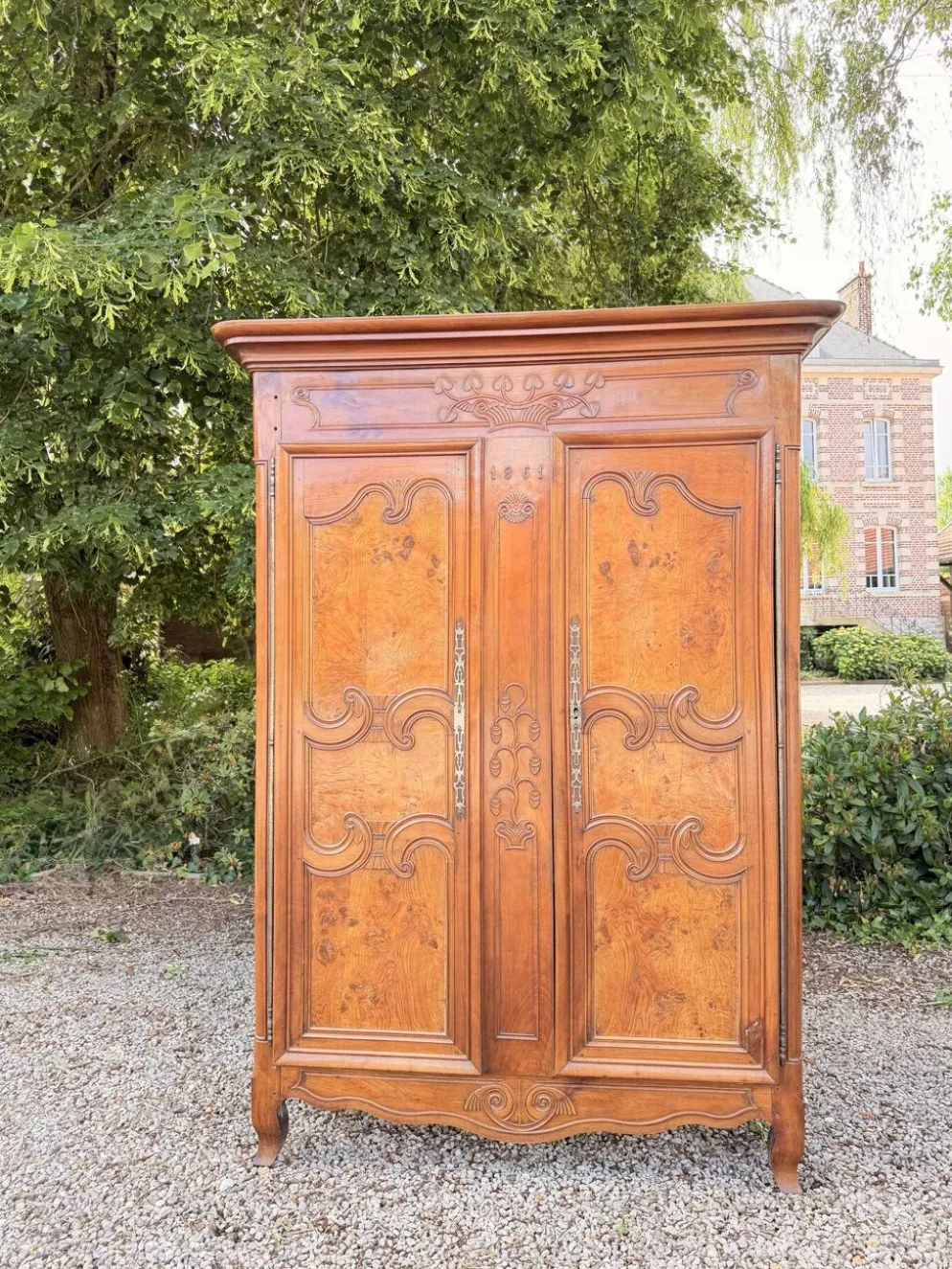 ARMOIRE BRESSANE EN NOYER DE STYLE LOUIS XV XIX EME SIÈCLE