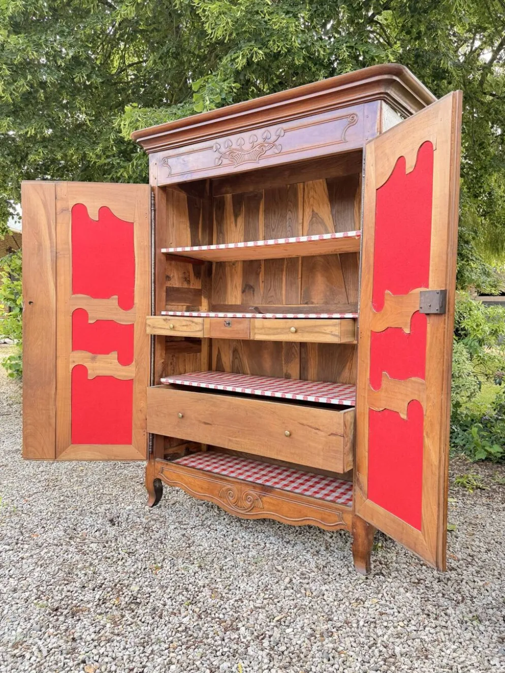 ARMOIRE BRESSANE EN NOYER DE STYLE LOUIS XV XIX EME SIÈCLE
