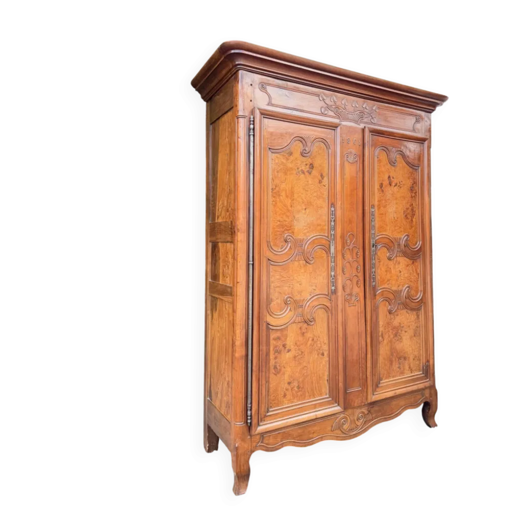 ARMOIRE BRESSANE EN NOYER DE STYLE LOUIS XV XIX EME SIÈCLE
