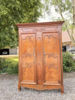 ARMOIRE BRESSANE EN NOYER DE STYLE LOUIS XV XIX EME SIÈCLE
