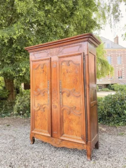 ARMOIRE BRESSANE EN NOYER DE STYLE LOUIS XV XIX EME SIÈCLE