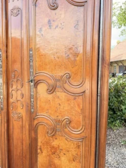 ARMOIRE BRESSANE EN NOYER DE STYLE LOUIS XV XIX EME SIÈCLE