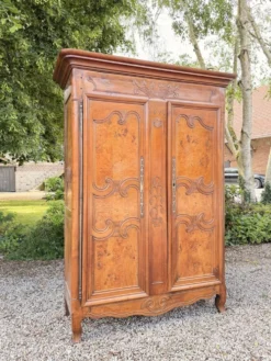 ARMOIRE BRESSANE EN NOYER DE STYLE LOUIS XV XIX EME SIÈCLE