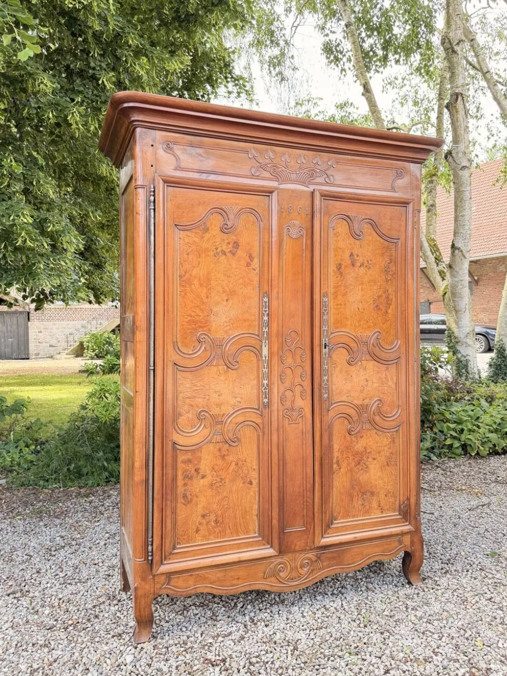 ARMOIRE BRESSANE EN NOYER DE STYLE LOUIS XV XIX EME SIÈCLE