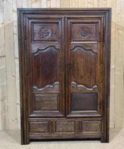 Armoire bretonne XIXème en merisier, chêne et châtaignier
