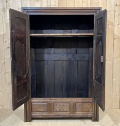 Armoire bretonne XIXème en merisier, chêne et châtaignier
