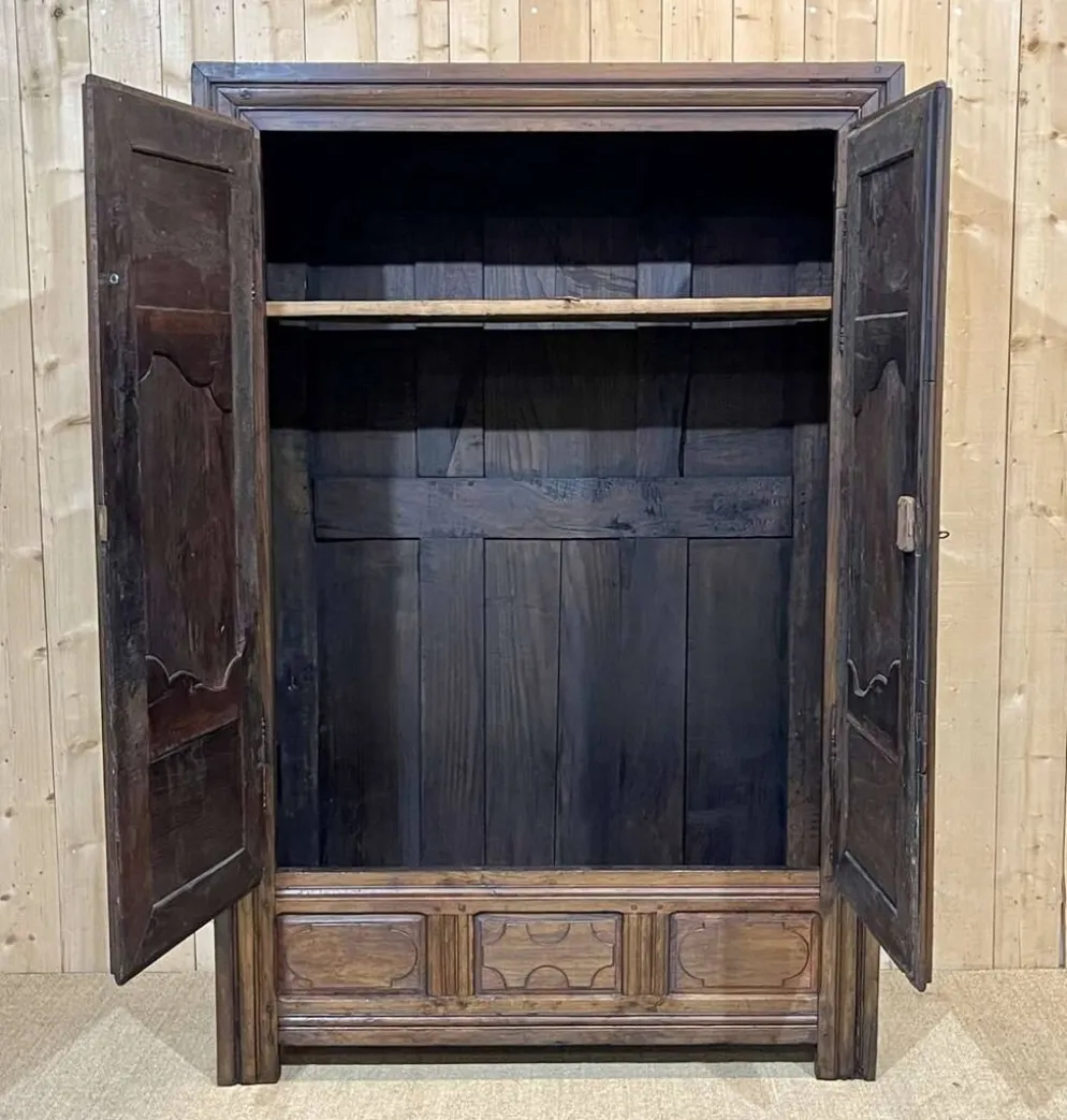Armoire bretonne XIXème en merisier, chêne et châtaignier