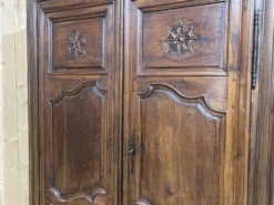 Armoire bretonne XIXème en merisier, chêne et châtaignier