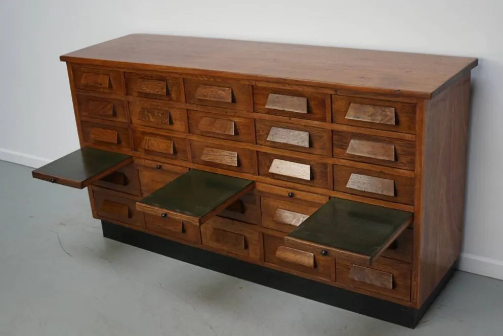Armoire / Cabinet de pharmacie en chêne allemand ou buffet, années 1930