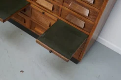 Armoire / Cabinet de pharmacie en chêne allemand ou buffet, années 1930