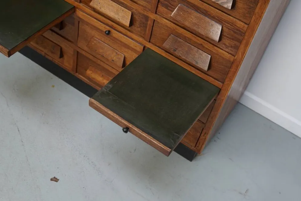 Armoire / Cabinet de pharmacie en chêne allemand ou buffet, années 1930