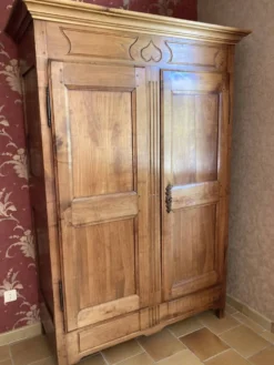 Armoire campagnarde