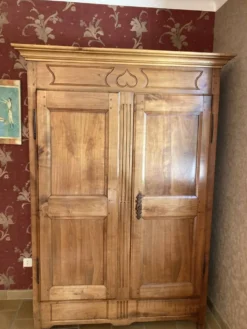Armoire campagnarde