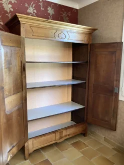 Armoire campagnarde