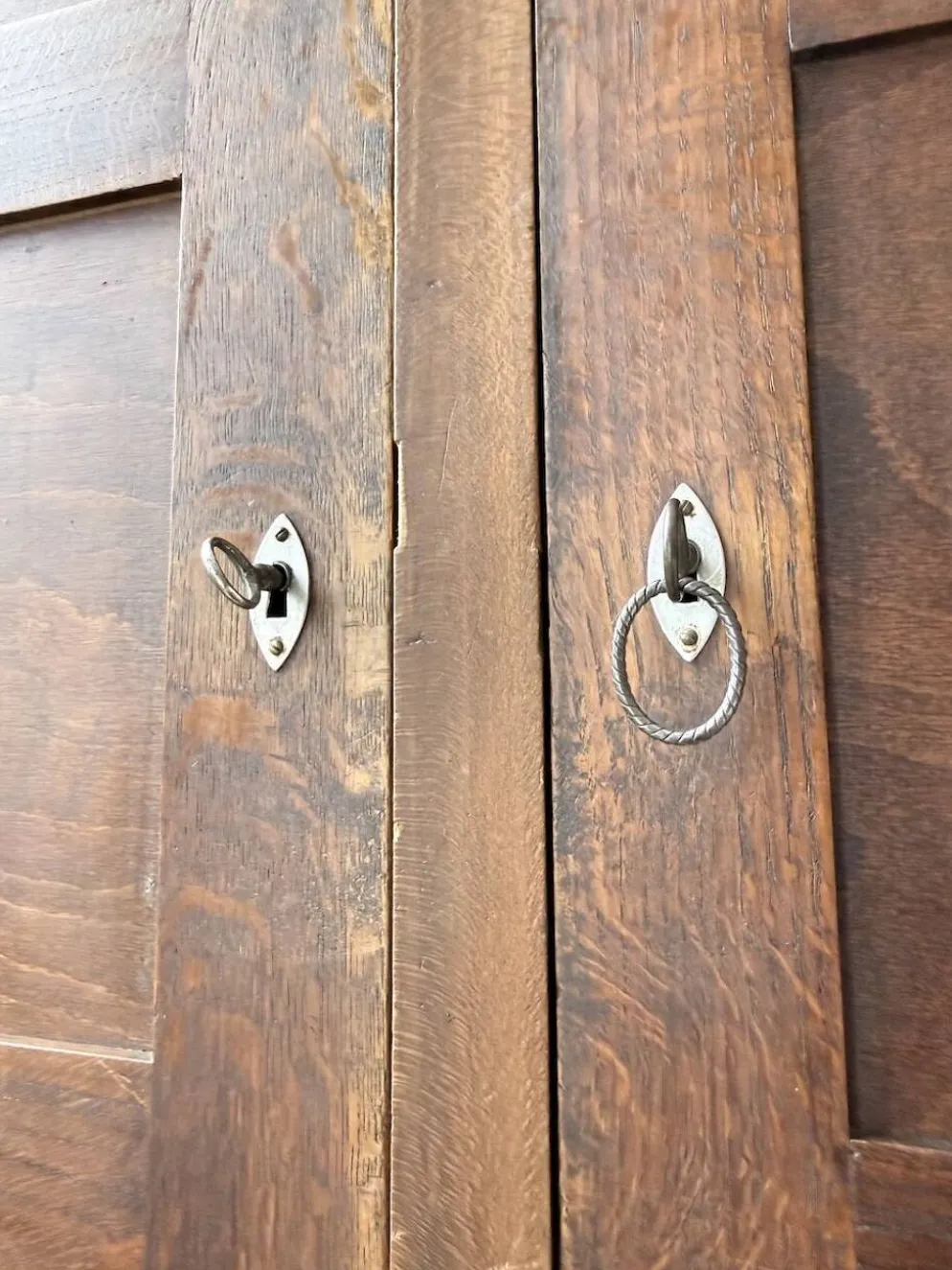 Armoire chêne « basque » dudouyt