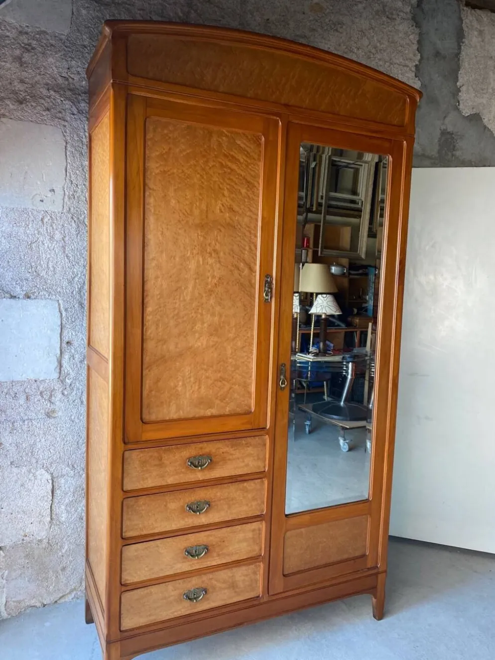 Armoire commode parisienne style hôtel art déco ou