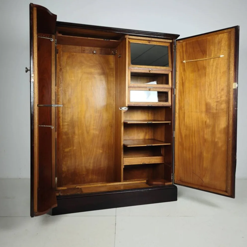 Armoire compacte pour homme en chêne Art Déco anglais