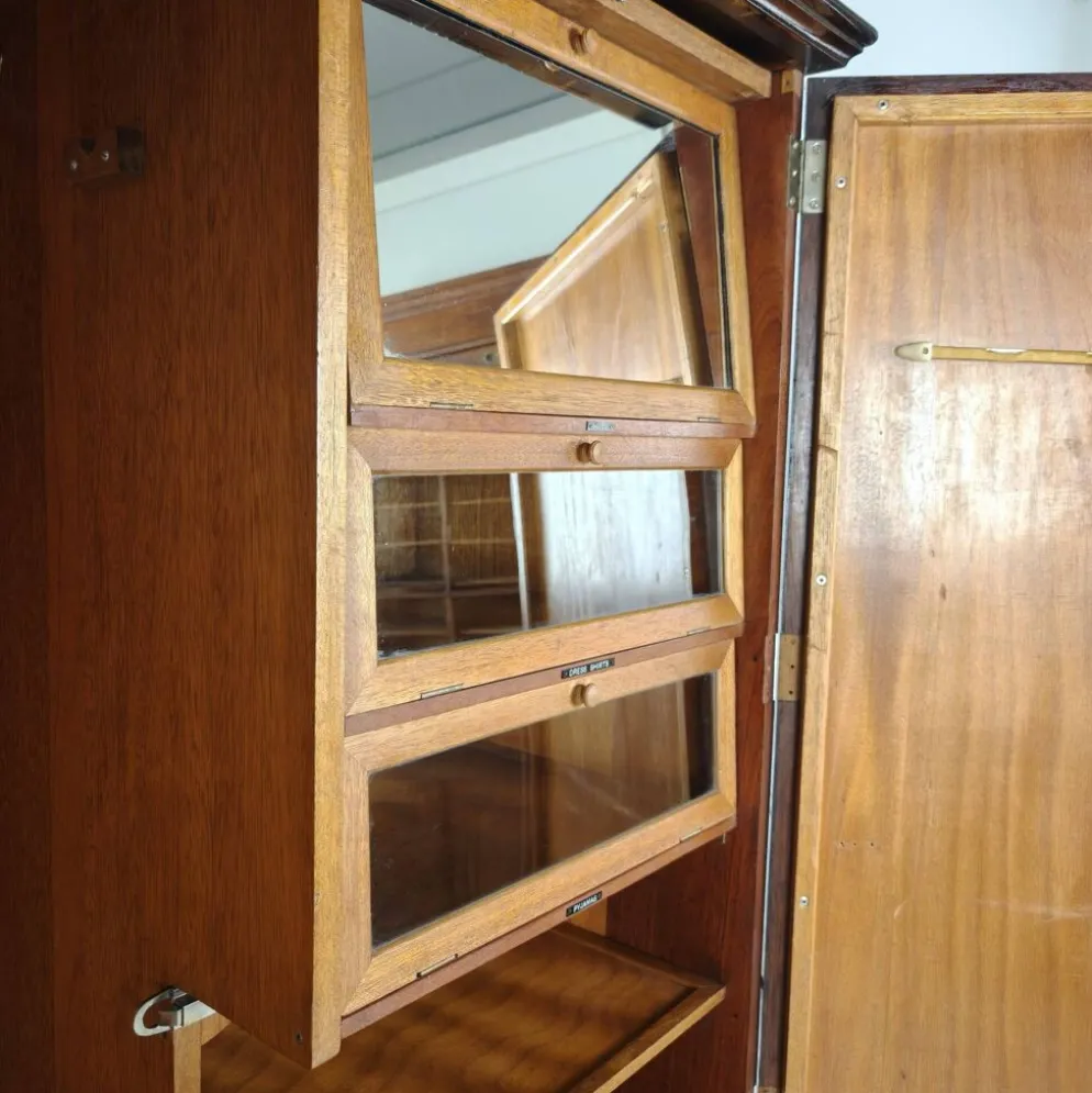 Armoire compacte pour homme en chêne Art Déco anglais
