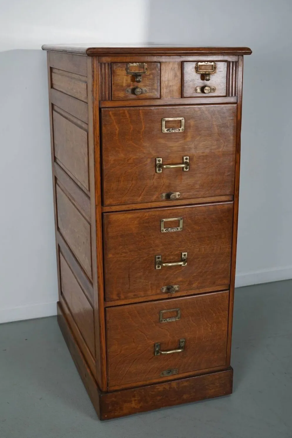Armoire d'apothicaire / classeur en chêne français, années 1920/30