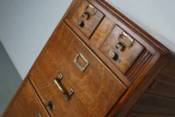 Armoire d'apothicaire / classeur en chêne français, années 1920/30