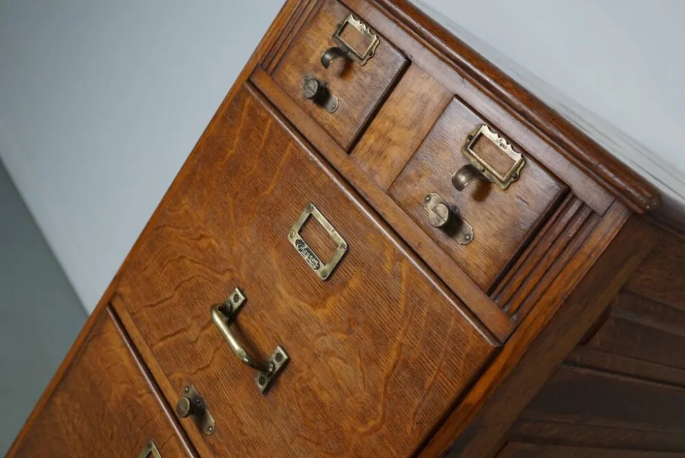 Armoire d'apothicaire / classeur en chêne français, années 1920/30