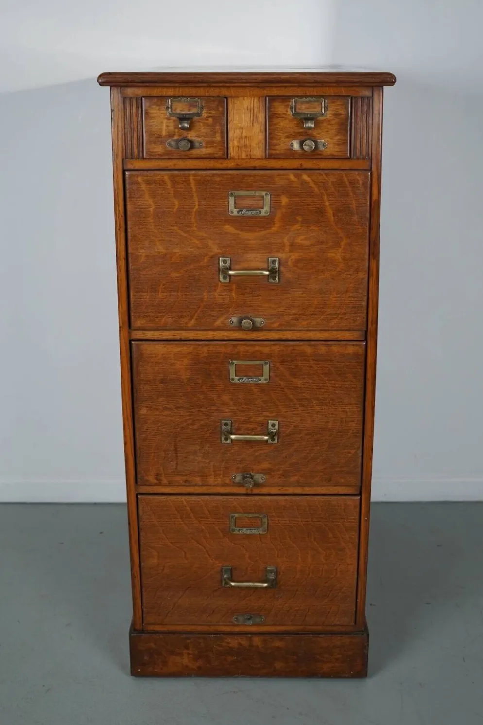Armoire d'apothicaire / classeur en chêne français, années 1920/30