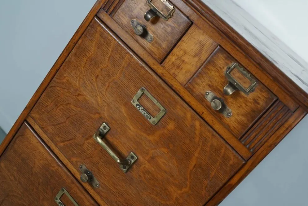 Armoire d'apothicaire / classeur en chêne français, années 1920/30
