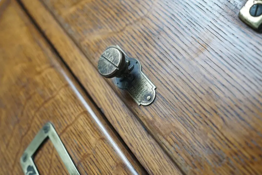 Armoire d'apothicaire / classeur en chêne français, années 1920/30