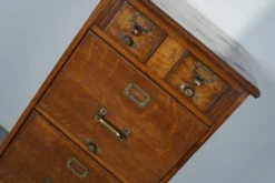 Armoire d'apothicaire / classeur en chêne français, années 1920/30
