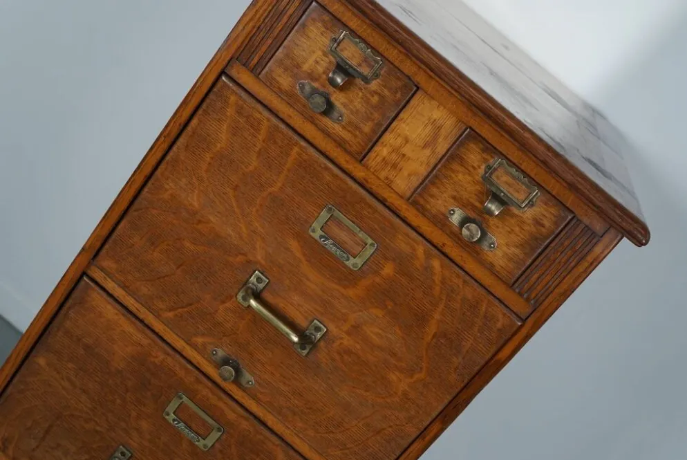Armoire d'apothicaire / classeur en chêne français, années 1920/30