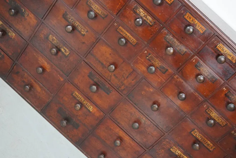Armoire d'apothicaire / commode à tiroirs en bois dur antique, Angleterre, XIXe siècle