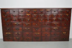 Armoire d'apothicaire / commode à tiroirs en bois dur antique, Angleterre, XIXe siècle